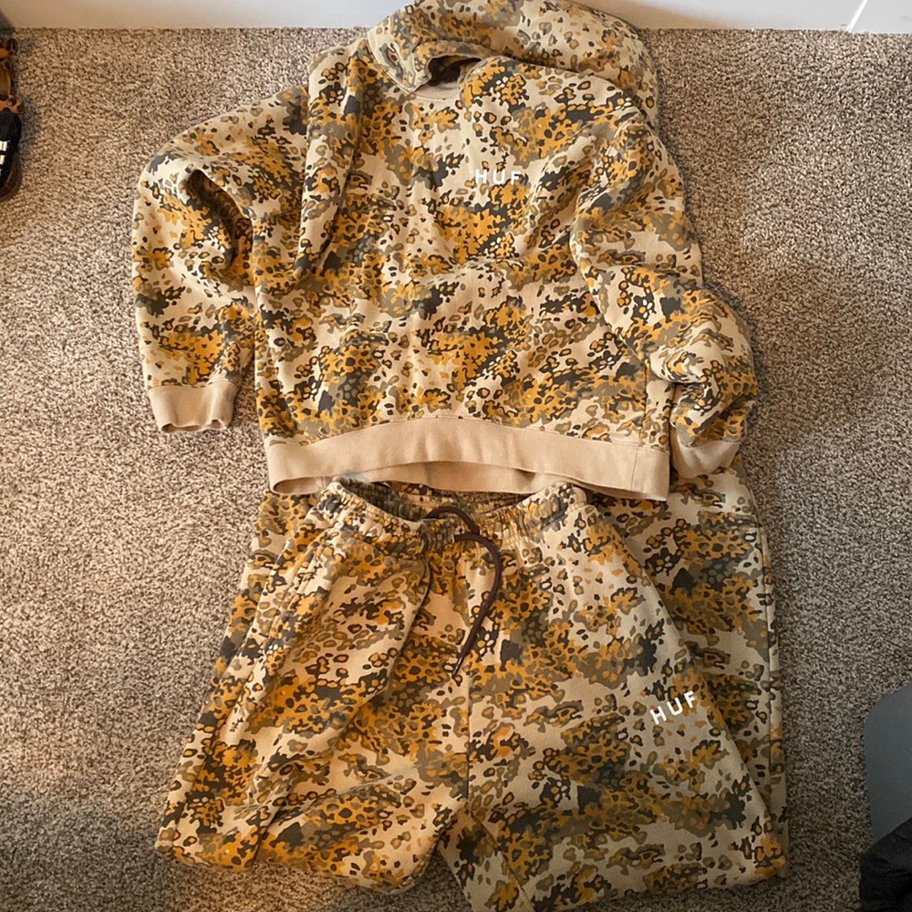Huf camo sweatsuit